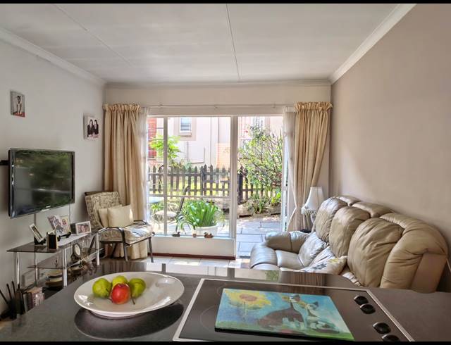 2 BEDROOM TOWNHOUSE FOR SALE IN DOUGLASDALE